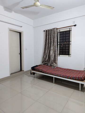 Bedroom in 2 BHK Apartment at Halasuru – for Rent