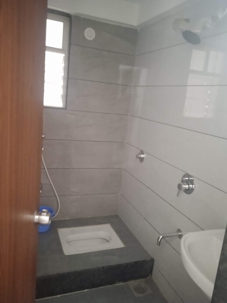 Bathroom, kanchan-royal-exotica 2 Bedroom 1000 Sq.Ft. Apartment In Kondhwa Pune 9185328
