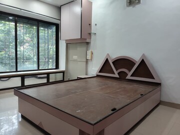 Bedroom in 2 BHK Apartment at Andheri West – for Rent