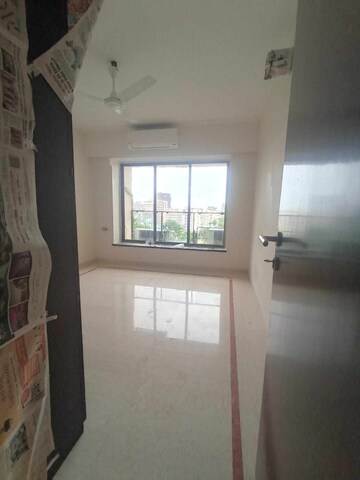 Room in 4 BHK Apartment at Vinayak Heights Bandra, Bandra West – for Rent