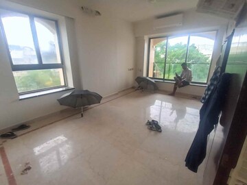 Living Room in 4 BHK Apartment at Vinayak Heights Bandra, Bandra West – for Rent