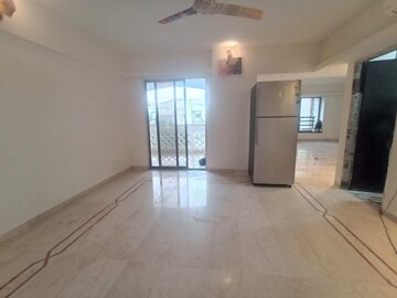 Room in 4 BHK Apartment at Vinayak Heights Bandra, Bandra West – for Rent