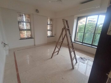 Room in 4 BHK Apartment at Vinayak Heights Bandra, Bandra West – for Rent
