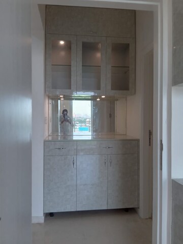 Room in 3 BHK Apartment at DLF The Skycourt, Sector 86 – for Rent