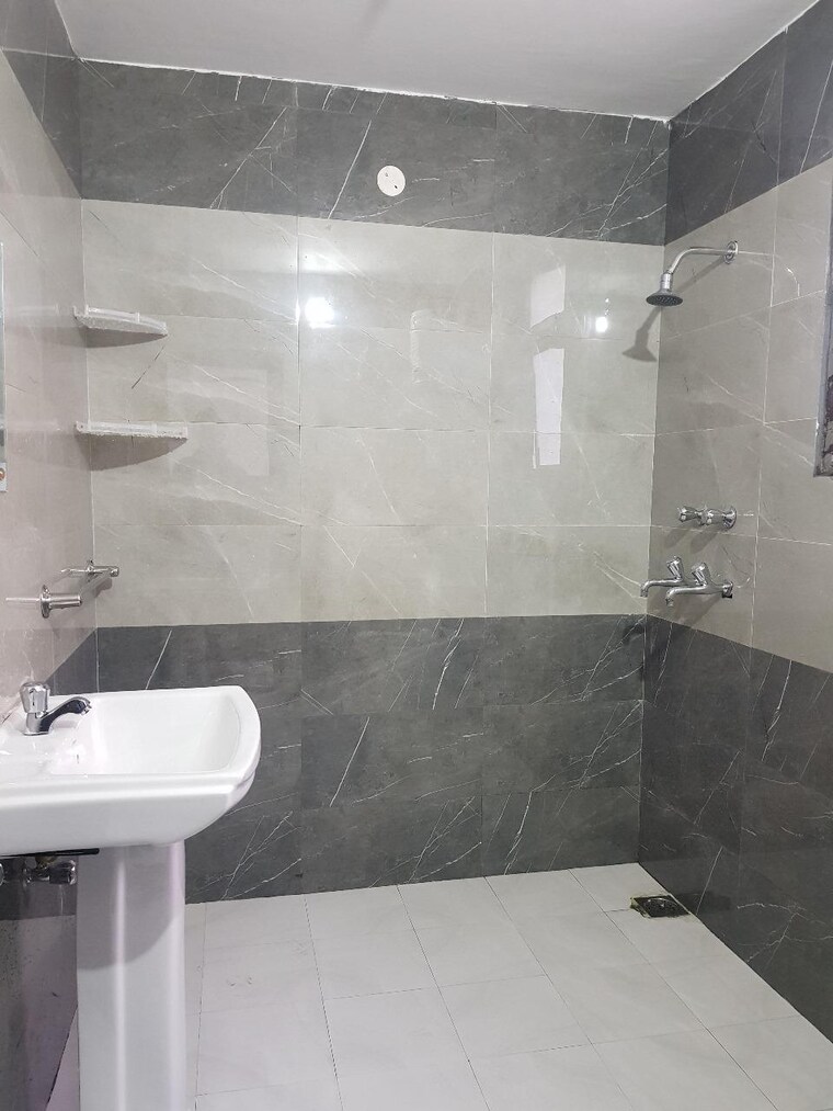 Bathroom, gomti-homes 3 Bedroom 1530 Sq.Ft. Builder Floor In Nabha Zirakpur 9185363