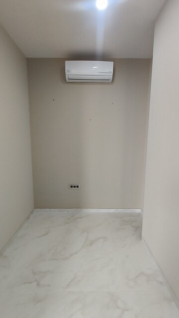 Room in 3 BHK Apartment at Indiabulls Sky Forest, Lower Parel – for Rent