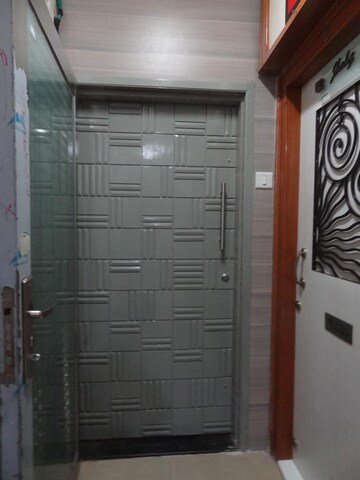 1 BHK Apartment – Entrance View at Nutan Madhuban Apartment, Worli - for Rent