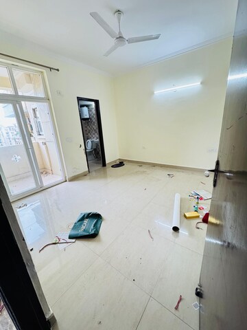 Furnished Amenities in 3 BHK Apartment at Amrapali Crystal Homes, Sector 76 – for Rent