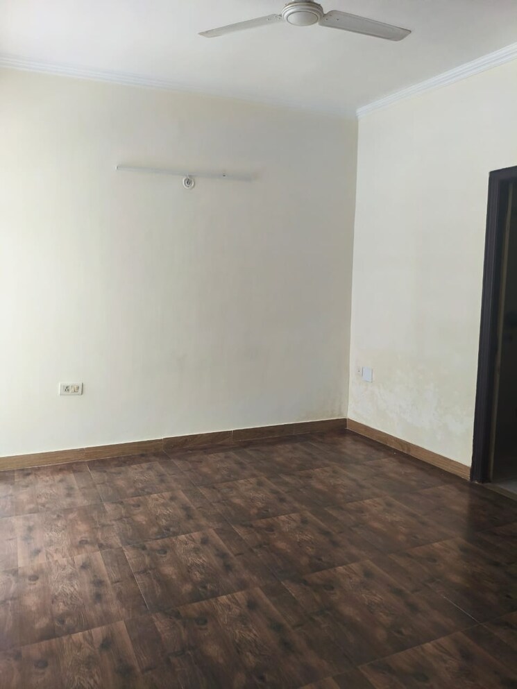 Room, amrapali-silicon-city 3 Bedroom 1420 Sq.Ft. Apartment In Sector 76 Noida 9185410