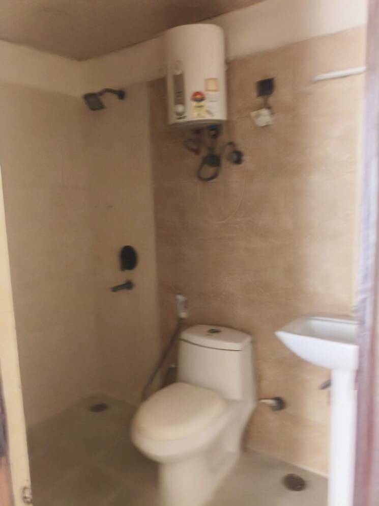 Bathroom, amrapali-silicon-city 3 Bedroom 1420 Sq.Ft. Apartment In Sector 76 Noida 9185410