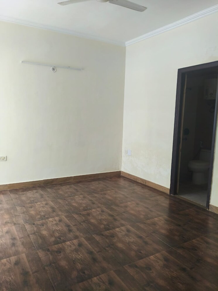 Room, amrapali-silicon-city 3 Bedroom 1420 Sq.Ft. Apartment In Sector 76 Noida 9185410