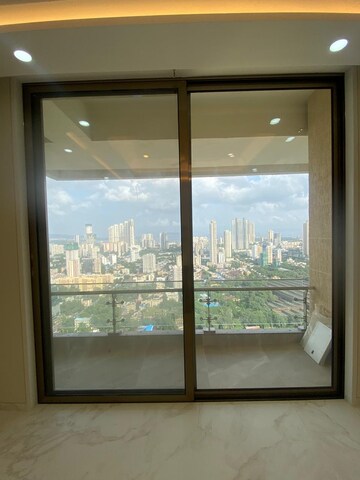 Room in 3 BHK Apartment at Indiabulls Sky Forest, Lower Parel – for Rent