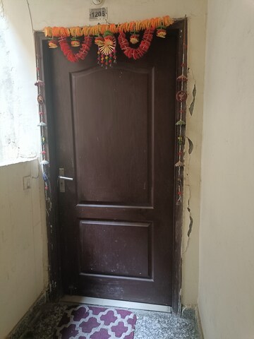 Furnished Amenities in 2 BHK Apartment at Amrapali Silicon City, Sector 76 – for Rent