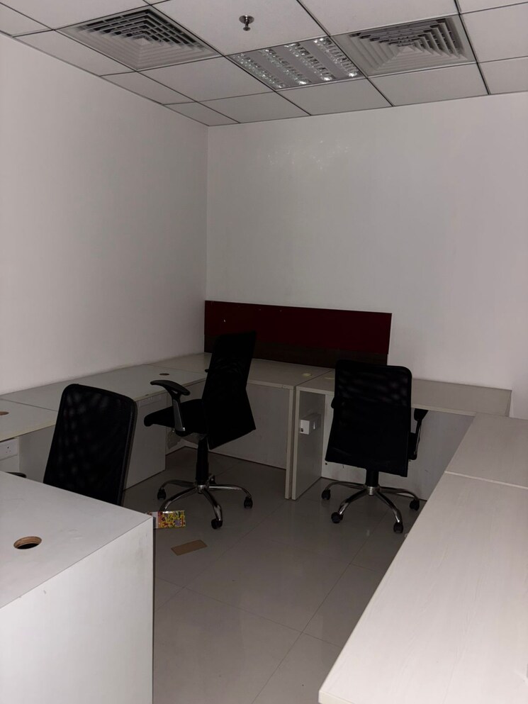 Team Area, advant-navis-business-park Commercial Office Space 1100 Sq.Ft. In Sector 142 Noida 9185427