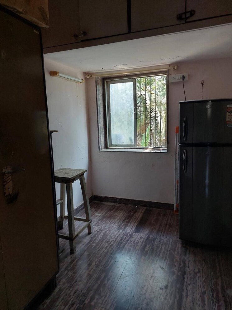 Room, adarsh-nagar-society 1 RK 250 Sq.Ft. Apartment In Worli Mumbai 9185430