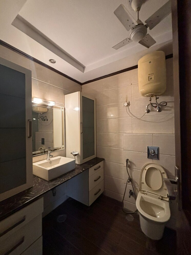Bathroom, anand niketan 4 Bedroom 400 Sq.Yd. Builder Floor In Anand Niketan Delhi 9185437