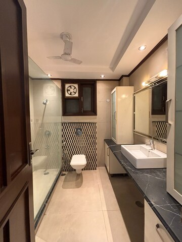 Team Area in 4 BHK Builder Floor at Anand Niketan – for Rent