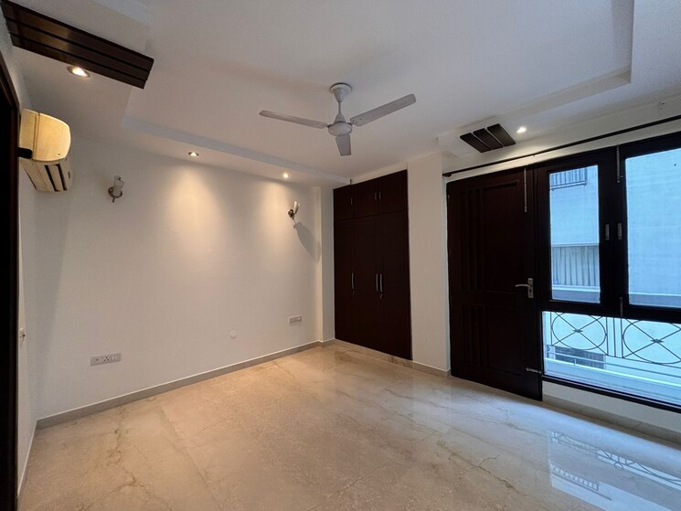 Room, anand niketan 4 Bedroom 400 Sq.Yd. Builder Floor In Anand Niketan Delhi 9185437