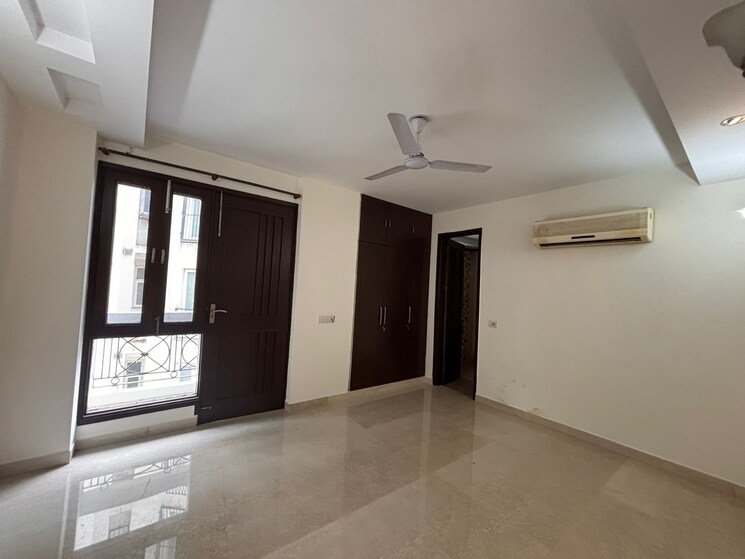 Room, anand niketan 4 Bedroom 400 Sq.Yd. Builder Floor In Anand Niketan Delhi 9185437