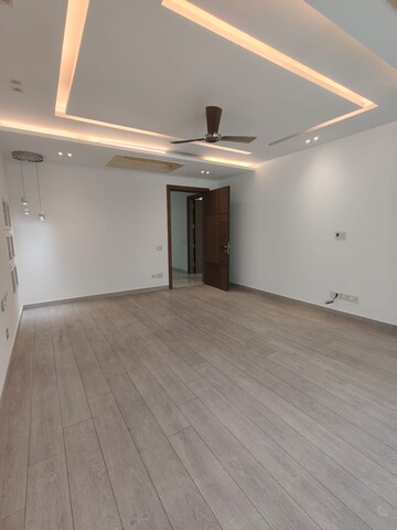 Room in 4 BHK Builder Floor at Boutique Residential Apartments N-136, Panchsheel Park – for Rent