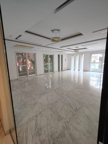 Room in 4 BHK Builder Floor at Boutique Residential Apartments N-136, Panchsheel Park – for Rent