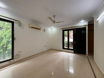 Room in 4 BHK Builder Floor at Vasant Vihar – for Rent