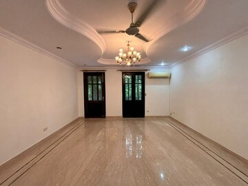 Room in 4 BHK Builder Floor at Vasant Vihar – for Rent