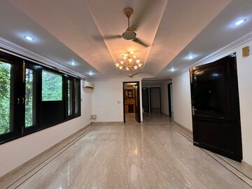 Room in 4 BHK Builder Floor at Vasant Vihar – for Rent