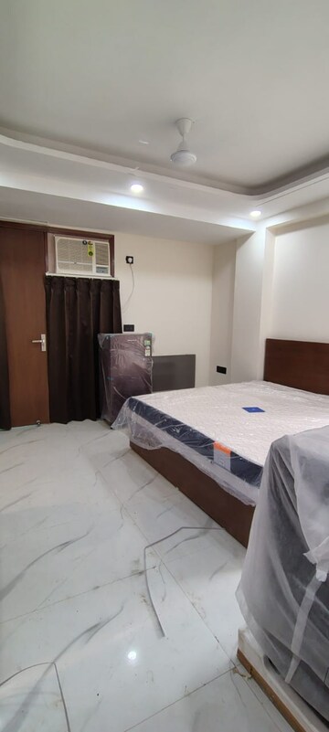 Bedroom in 1 BHK Builder Floor at Sector 40 – for Rent