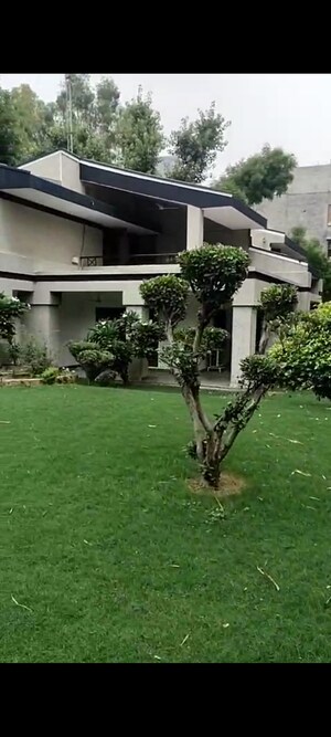 6+ BHK Villa For Rent in Sainik Farm