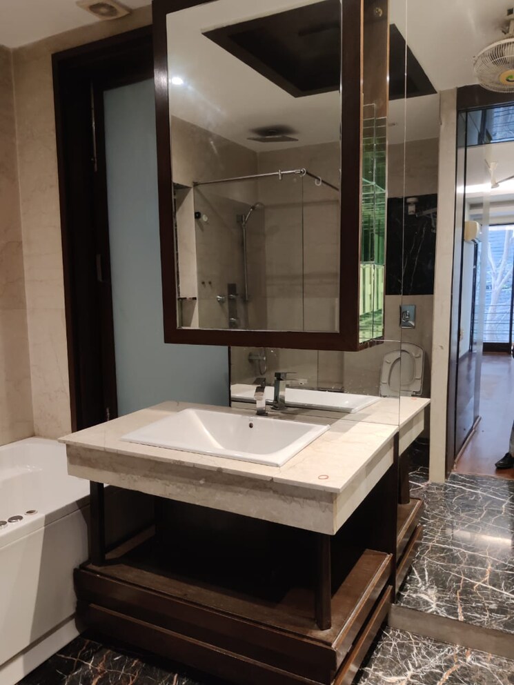 Kitchen, vasant vihar 3 Bedroom 400 Sq.Yd. Builder Floor In Vasant Vihar Delhi 9185447