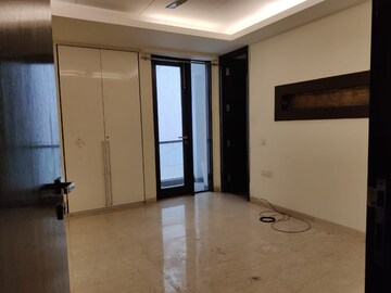 Room in 3 BHK Builder Floor at Vasant Vihar – for Rent