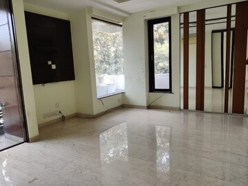 Room in 3 BHK Builder Floor at Vasant Vihar – for Rent