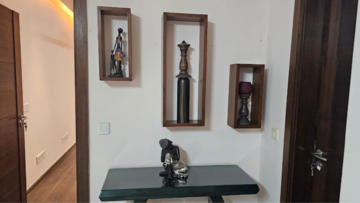 Furnished Amenities in 3 BHK Builder Floor at Boutique Residential Apartments C-253, Defence Colony – for Rent