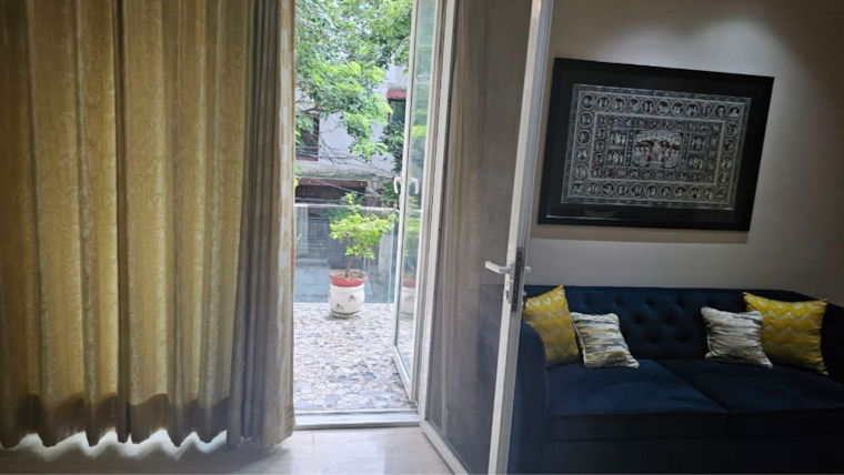 Balcony, boutique-residential-apartments-c-253 3 Bedroom 400 Sq.Yd. Builder Floor In Defence Colony Delhi 9185449