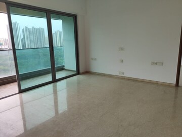 Room in 4 BHK Apartment at Kalpataru Immensa, Kolshet Road – for Sale
