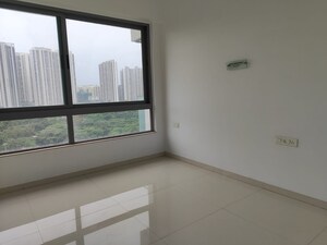 Room in 4 BHK Apartment at Kalpataru Immensa, Kolshet Road – for Sale