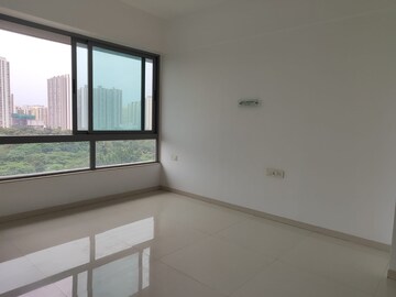 Room in 4 BHK Apartment at Kalpataru Immensa, Kolshet Road – for Sale