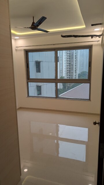 Room in 3 BHK Apartment at Kalpataru Immensa, Kolshet Road – for Rent