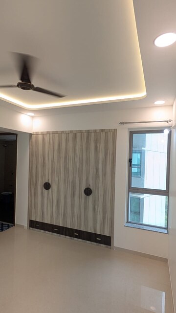 Furnished Amenities in 3 BHK Apartment at Kalpataru Immensa, Kolshet Road – for Rent