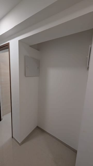 Room in 3 BHK Apartment at Kalpataru Immensa, Kolshet Road – for Rent