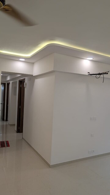 Room in 3 BHK Apartment at Kalpataru Immensa, Kolshet Road – for Rent