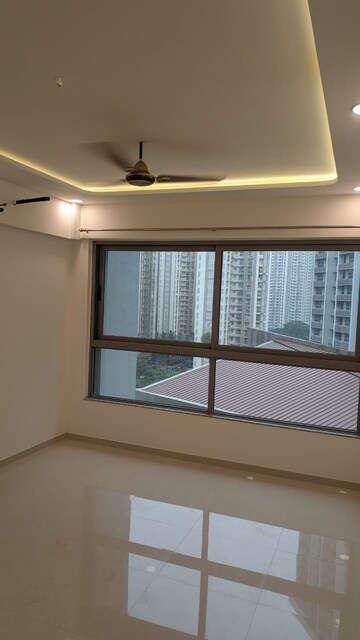 Room in 3 BHK Apartment at Kalpataru Immensa, Kolshet Road – for Rent