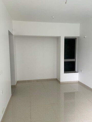 Room in 2 BHK Apartment at Kalpataru Immensa, Kolshet Road – for Sale