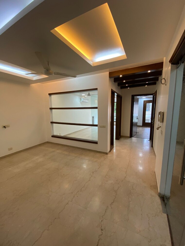 Room, uday park 3 Bedroom 217 Sq.Yd. Builder Floor In Uday Park Delhi 9185456