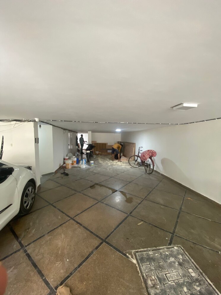  Parking, uday park 3 Bedroom 217 Sq.Yd. Builder Floor In Uday Park Delhi 9185456