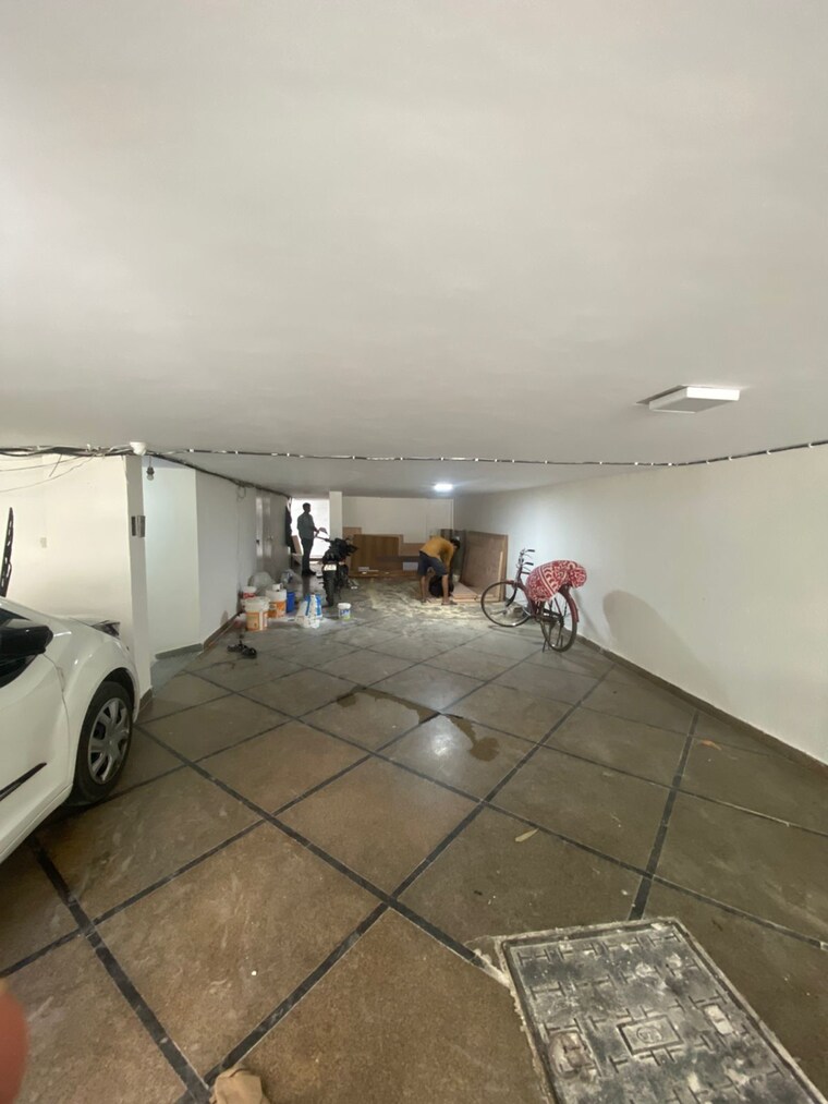  Parking, uday park 3 Bedroom 217 Sq.Yd. Builder Floor In Uday Park Delhi 9185456