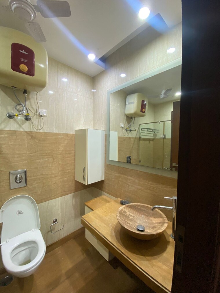 Bathroom, uday park 3 Bedroom 217 Sq.Yd. Builder Floor In Uday Park Delhi 9185456