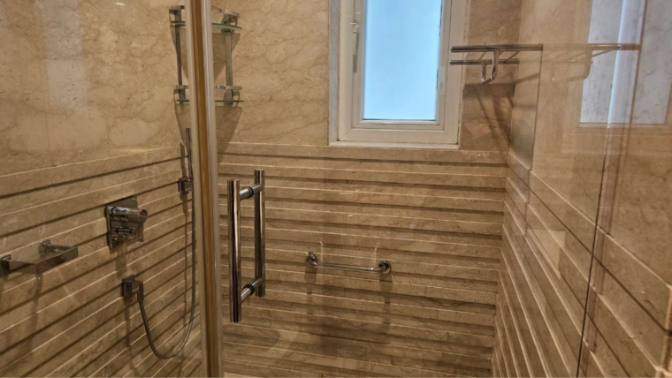 Room, uday park 3 Bedroom 217 Sq.Yd. Builder Floor In Uday Park Delhi 9185456