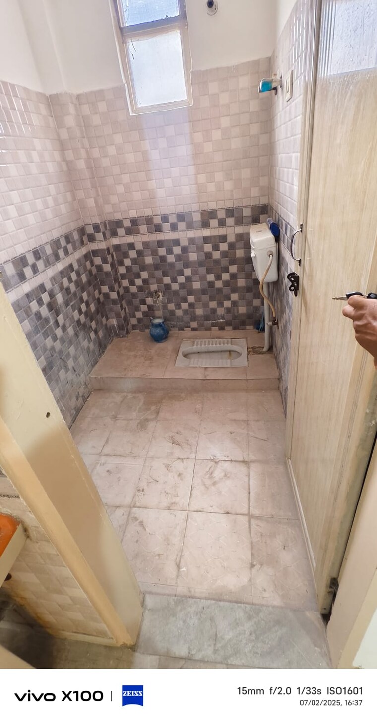 Bathroom, abul fazal enclave part 1 2 Bedroom 55 Sq.Yd. Builder Floor In Abul Fazal Enclave Part 1 Delhi 9185468